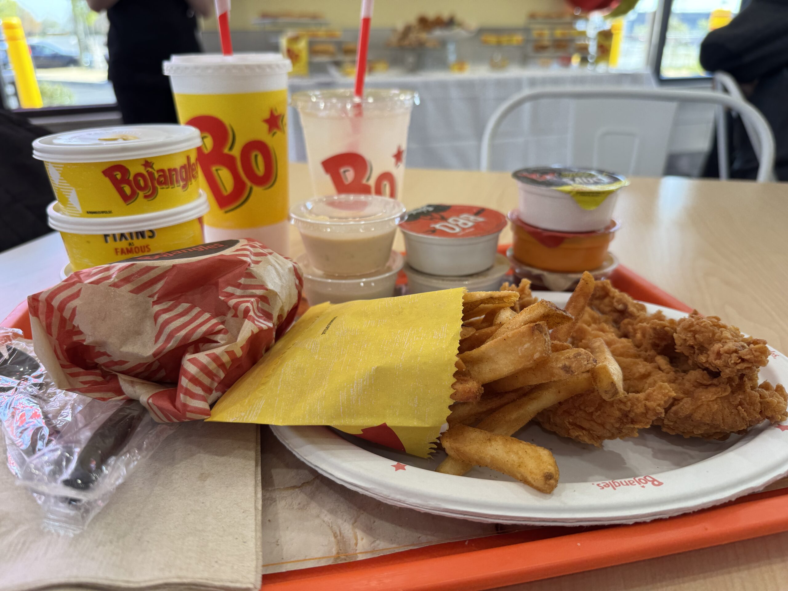 découvrez bojangles, le restaurant emblématique du sud des états-unis, célèbre pour son poulet frit savoureux et ses biscuits moelleux. savourez une expérience culinaire authentique avec notre menu riche en spécialités du sud, le tout dans une ambiance chaleureuse et conviviale. rejoignez-nous pour un festin inoubliable !